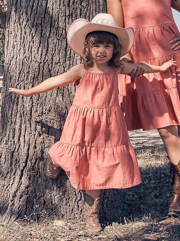vestido largo rojo de tirantes escalonados para niña