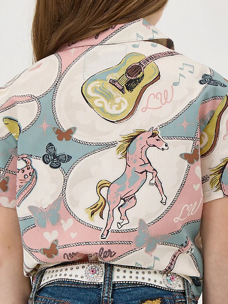 camisa de campamento con lazo frontal wrangler x lainey wilson para niña con estampado de semental salvaje
