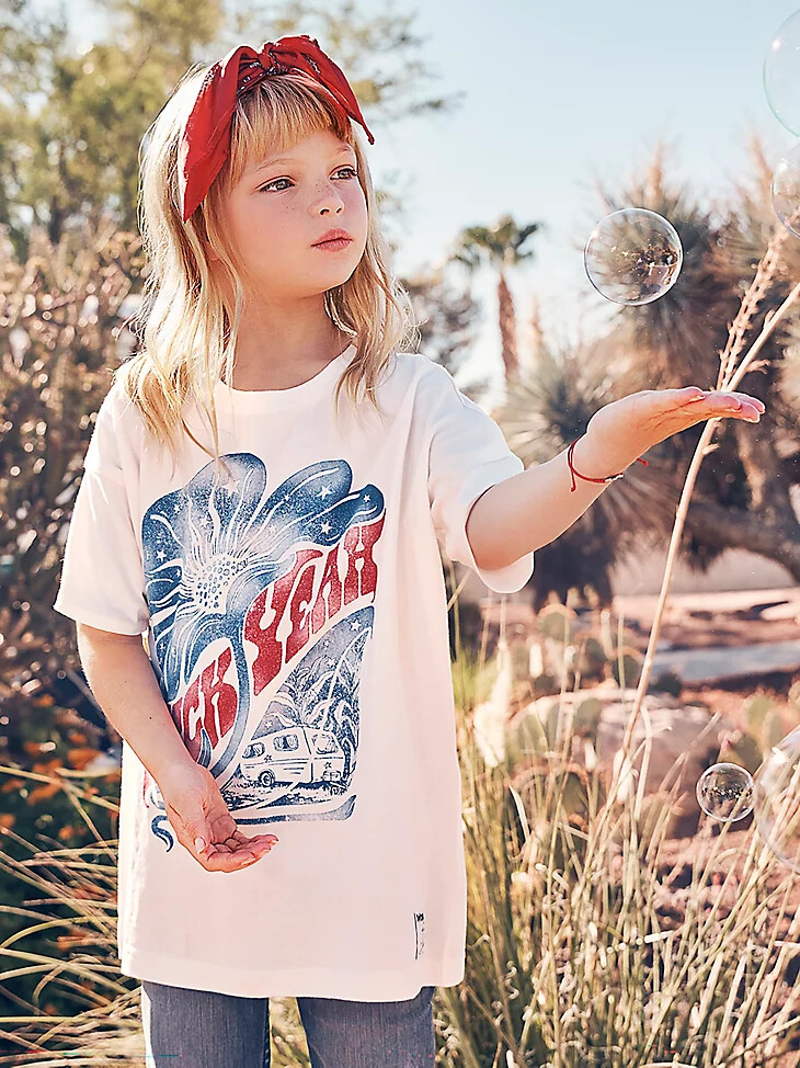 camiseta gráfica extragrande wrangler x lainey wilson para niña ¡claro que sí