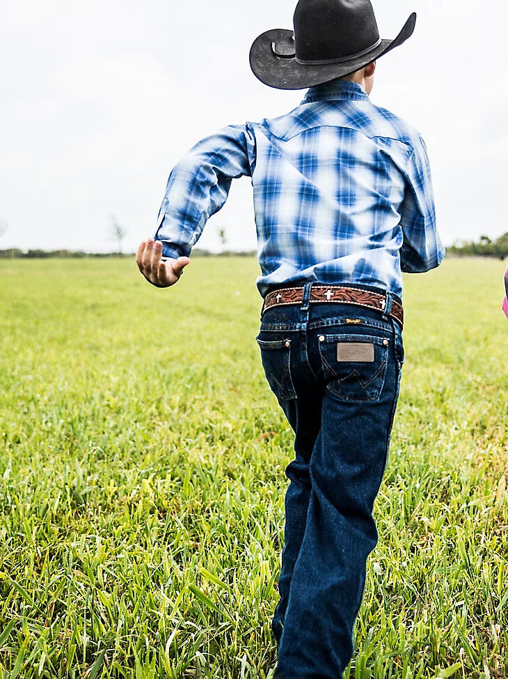 vaqueros wrangler cowboy cut original fit para niño pequeño color índigo oscuro
