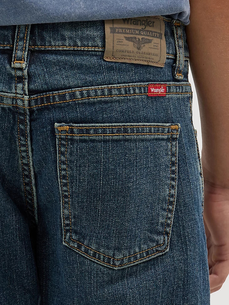 vaqueros rectos clásicos wrangler five star para niño 8-16 en tono denim sunkissed