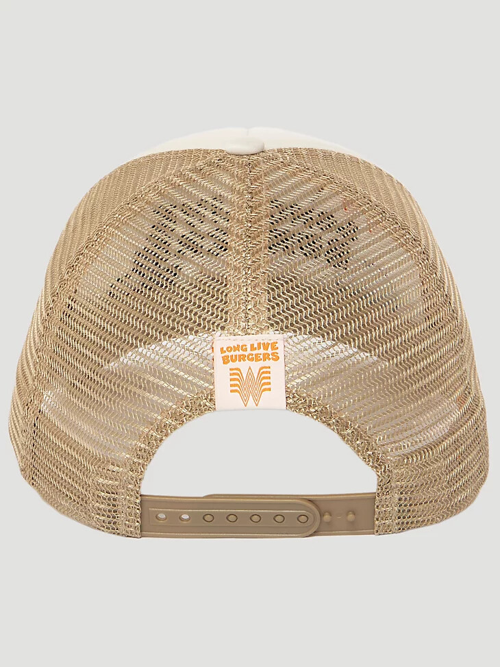 gorra de camionero con parche de wrangler x whataburger en beige