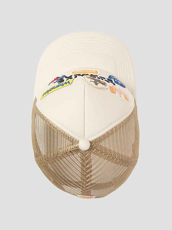 gorra de camionero con parche de wrangler x whataburger en beige
