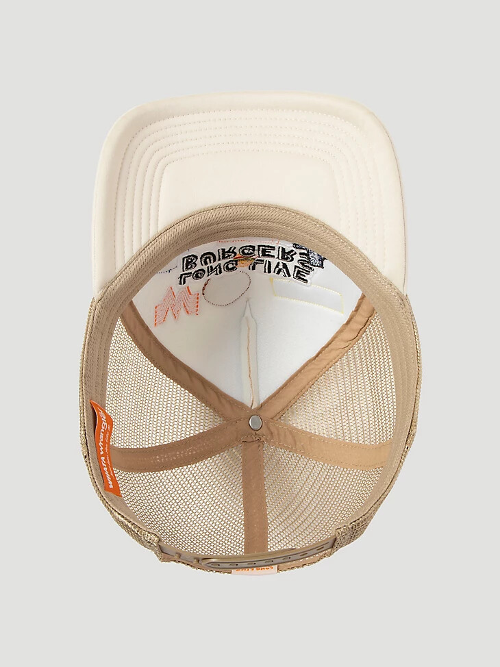 gorra de camionero con parche de wrangler x whataburger en beige