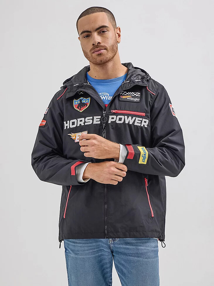 chaqueta anorak wrangler x hot wheels para hombre color negro