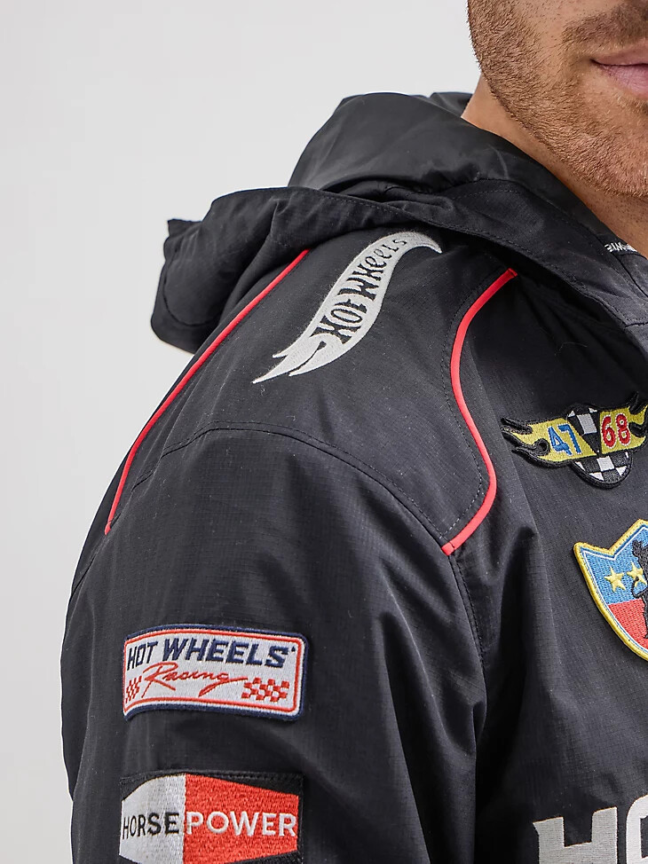 chaqueta anorak wrangler x hot wheels para hombre color negro