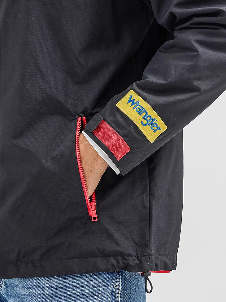 chaqueta anorak wrangler x hot wheels para hombre color negro