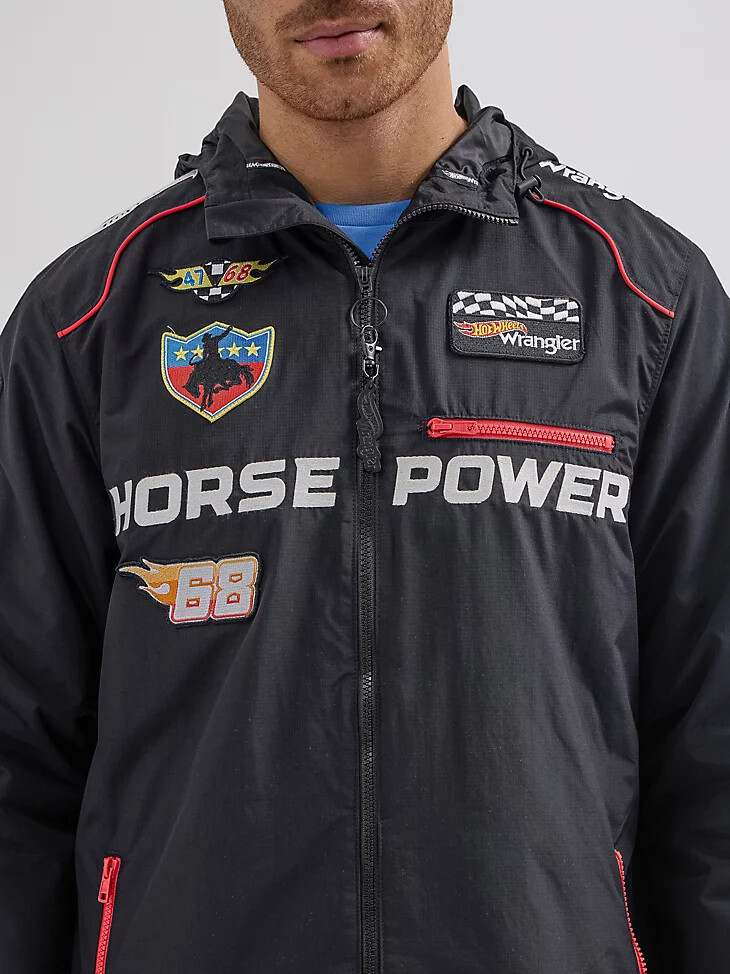 chaqueta anorak wrangler x hot wheels para hombre color negro