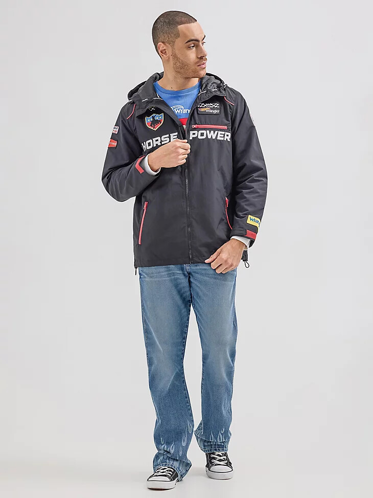 chaqueta anorak wrangler x hot wheels para hombre color negro