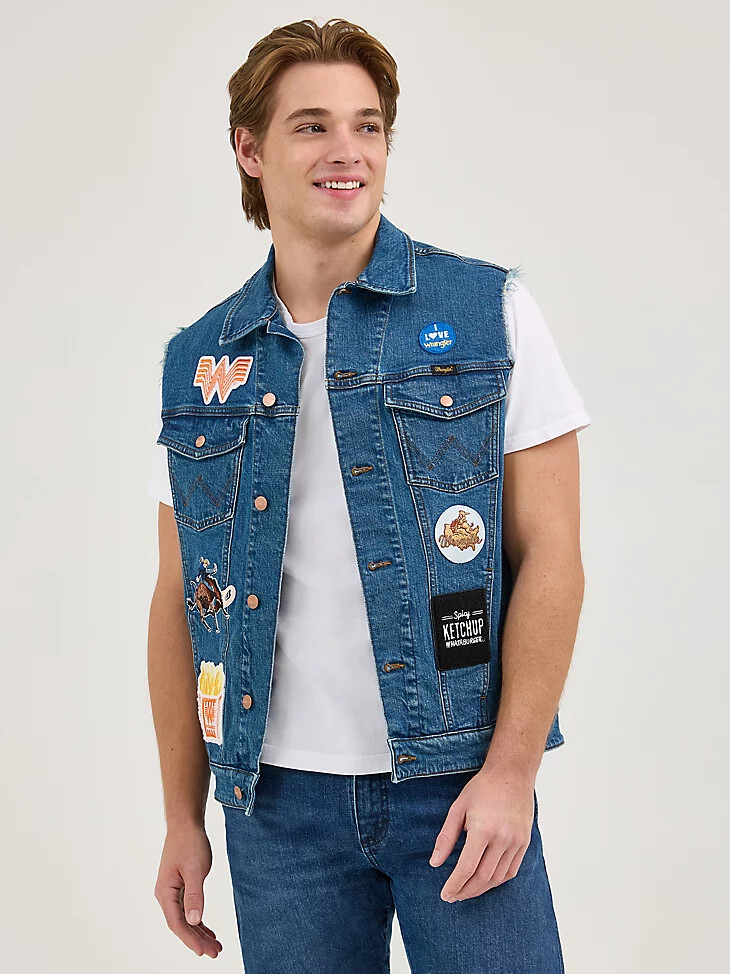 chaleco recortado wrangler x whataburger para hombre rodeo dust fade