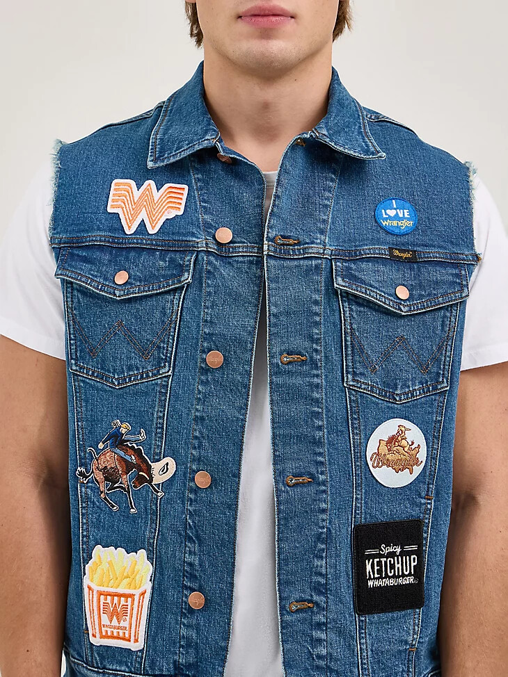 chaleco recortado wrangler x whataburger para hombre rodeo dust fade