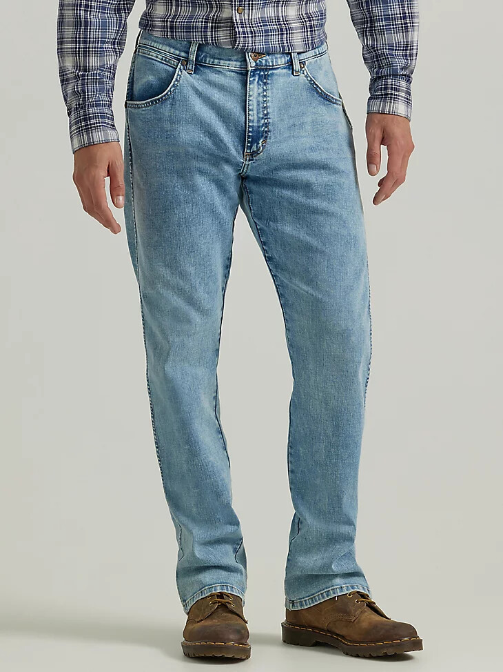 jean recto ajustado wrangler para hombre con lavado ácido