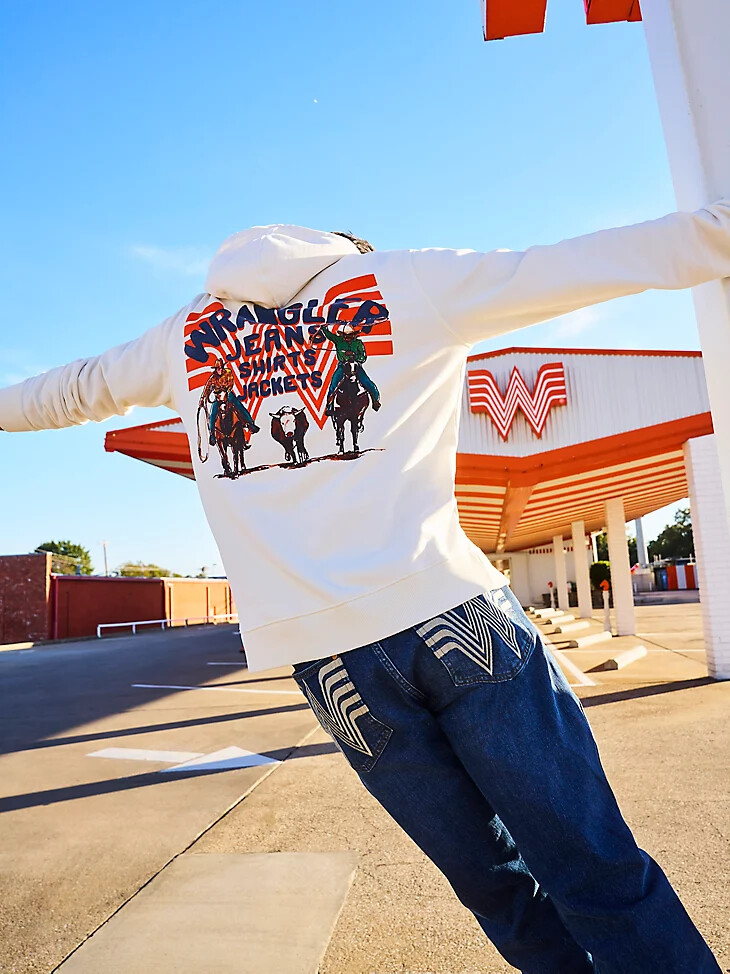 vaqueros retro de pierna recta y ajustada de wrangler x whataburger con efecto desvanecido en polvo rodeo