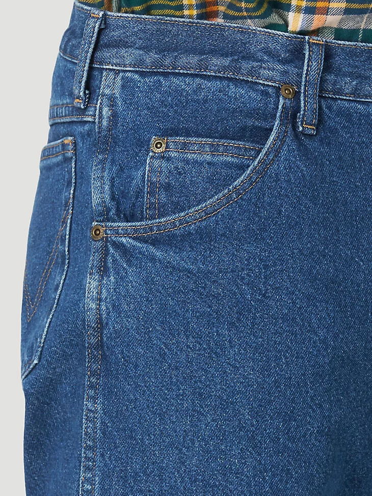 vaqueros wrangler rugged wear de corte relajado con forro polar y lavado a la piedra
