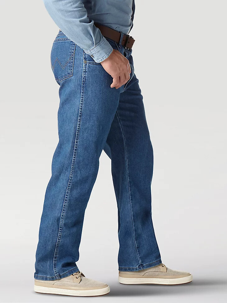 jean de mezclilla flexible y elástico relajado wrangler rugged wear - lavado a la piedra lavado a la piedra