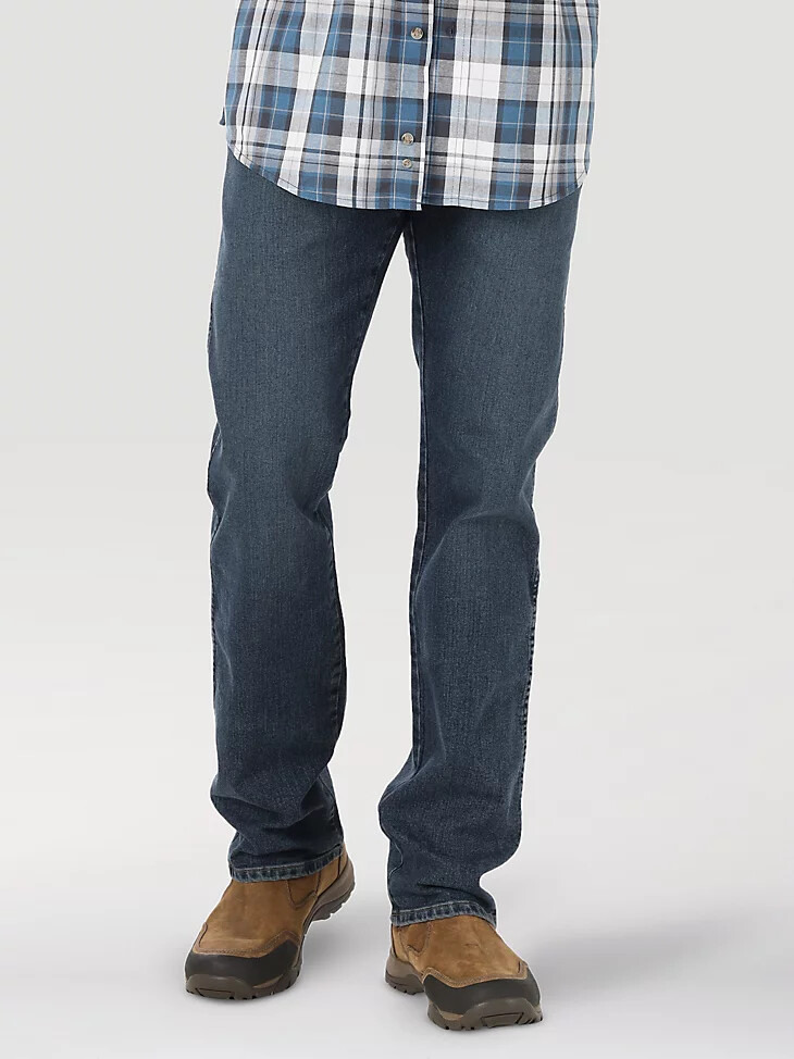 vaqueros de corte regular wrangler rugged wear performance series en índigo medio