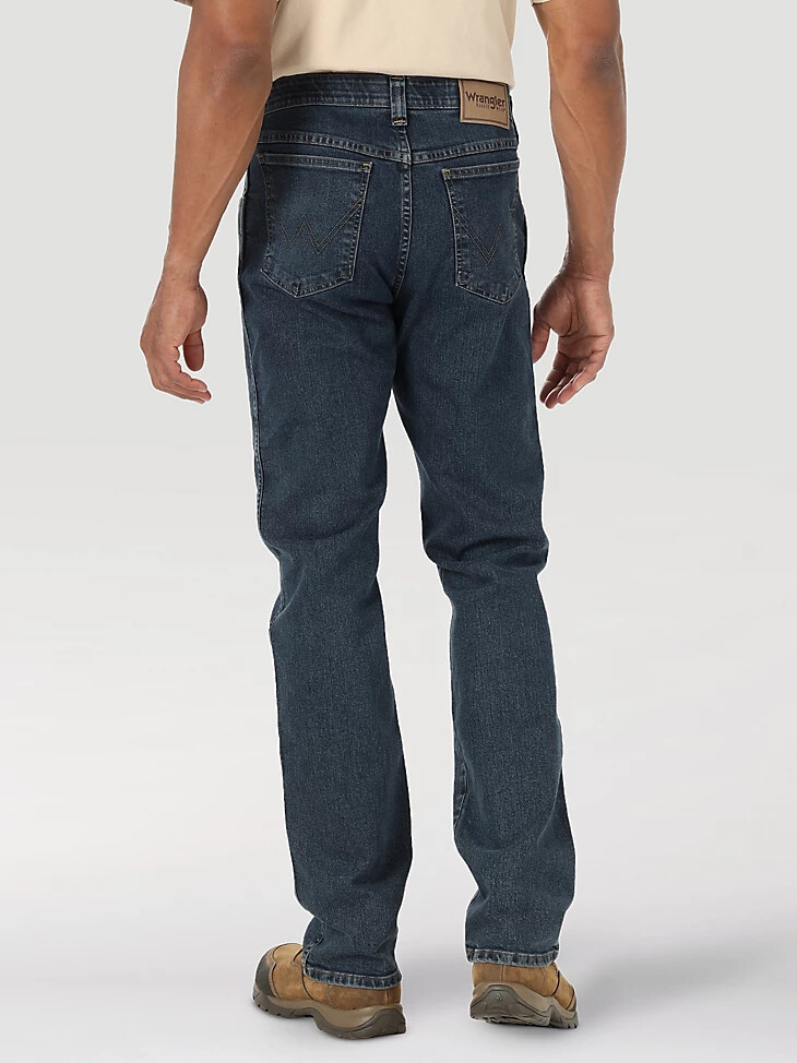 vaqueros de corte regular wrangler rugged wear performance series en índigo medio