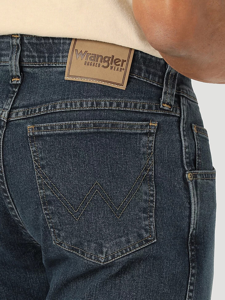 vaqueros de corte regular wrangler rugged wear performance series en índigo medio