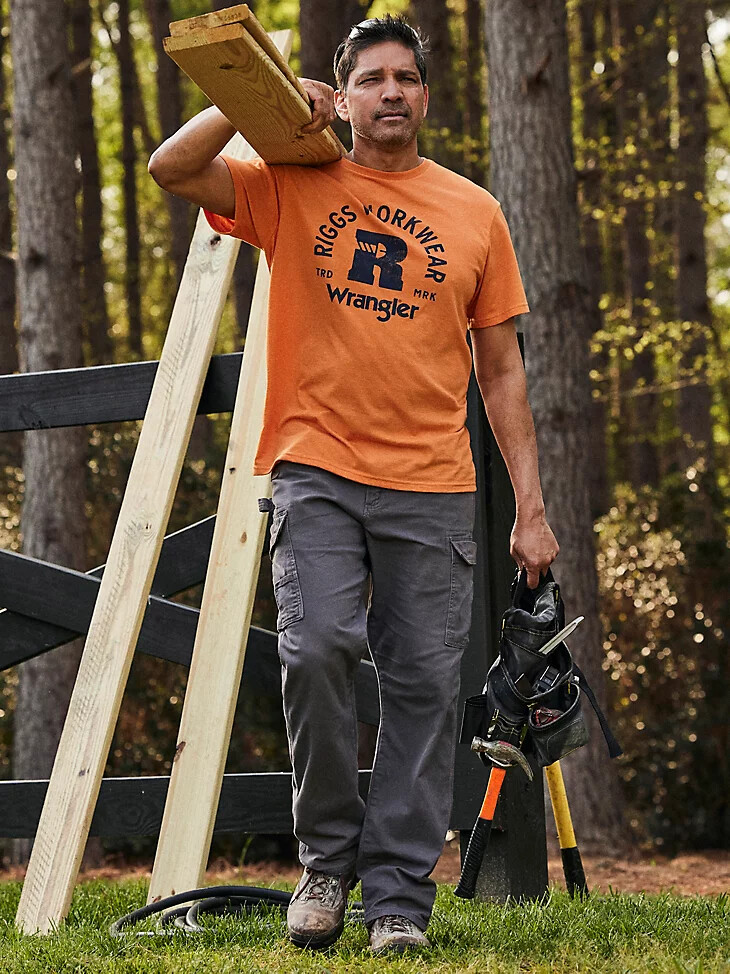 pantalón ranger ligero y de confort avanzado wrangler riggs workwear color carbón