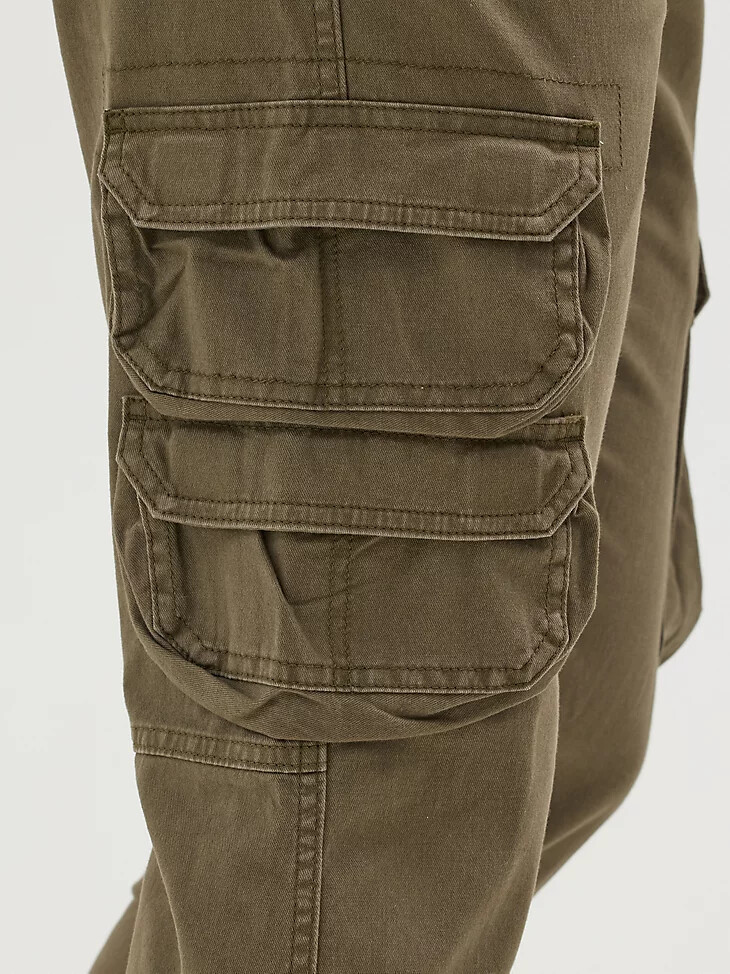 pantalón cargo cónico wrangler flex para hombre color verde pino