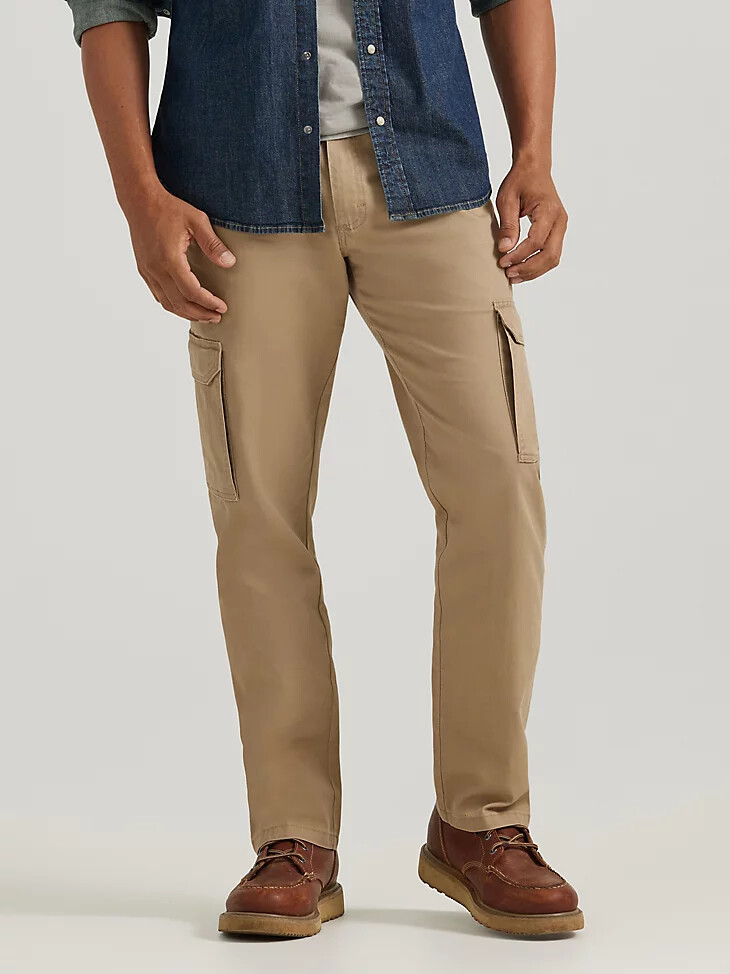 pantalón cargo wrangler comfort flex waist para hombre color grano