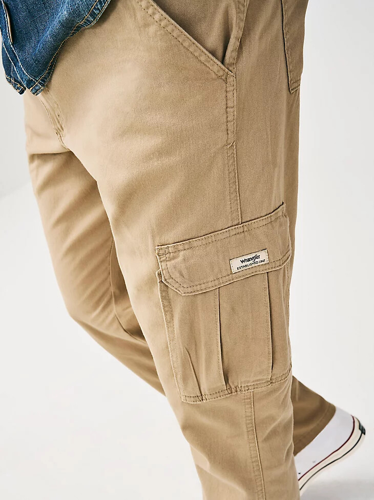 pantalón cargo wrangler comfort flex waist para hombre color grano