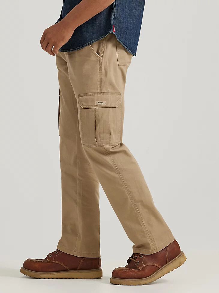 pantalón cargo wrangler comfort flex waist para hombre color grano