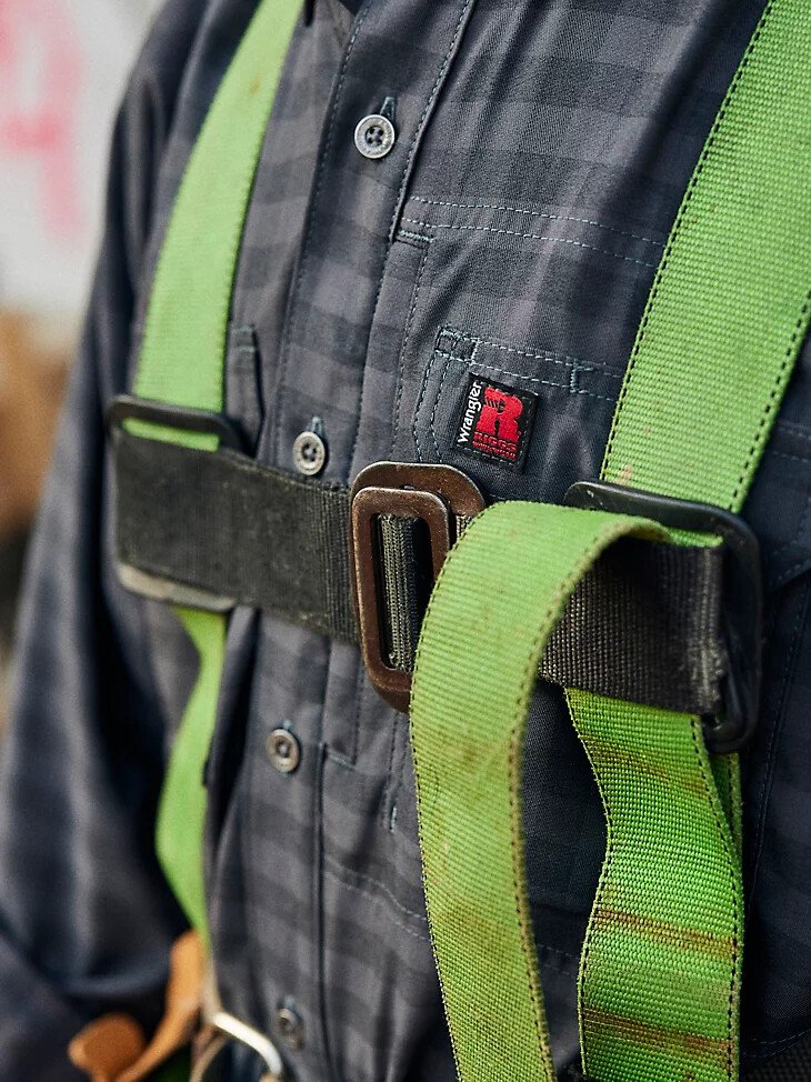 camisa técnica de trabajo wrangler riggs workwear gris