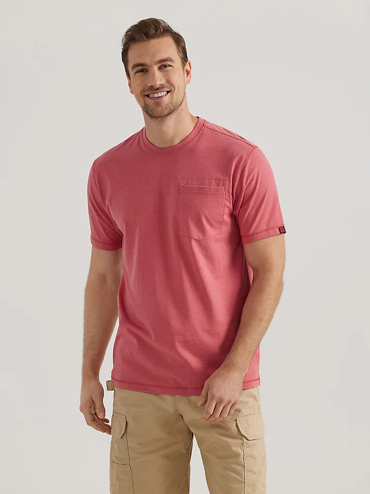 camiseta de rendimiento de manga corta con un bolsillo wrangler riggs workwear en rojo mineral