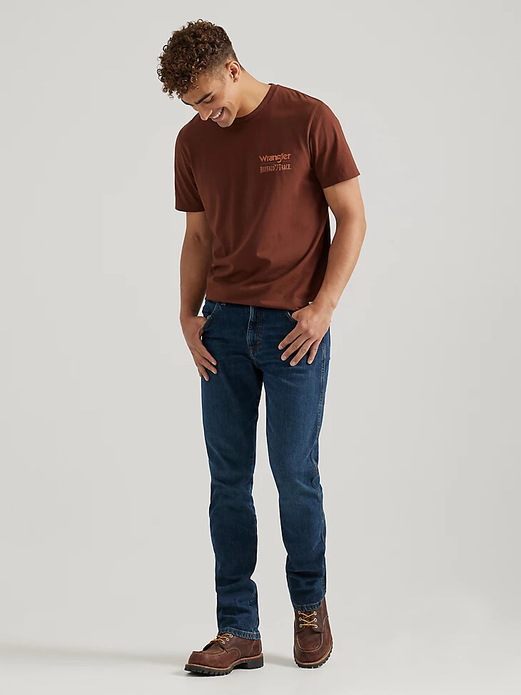 camiseta wrangler x buffalo trace para hombre con efecto roble envejecido y vetas marrones
