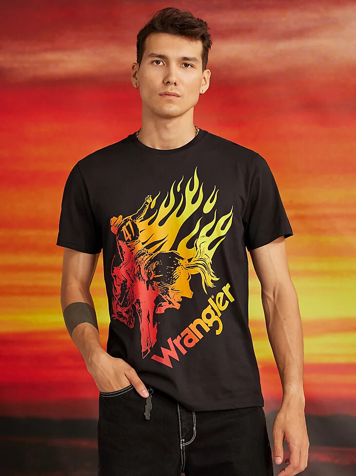 camiseta wrangler x hot wheels flaming bronco para hombre color negro