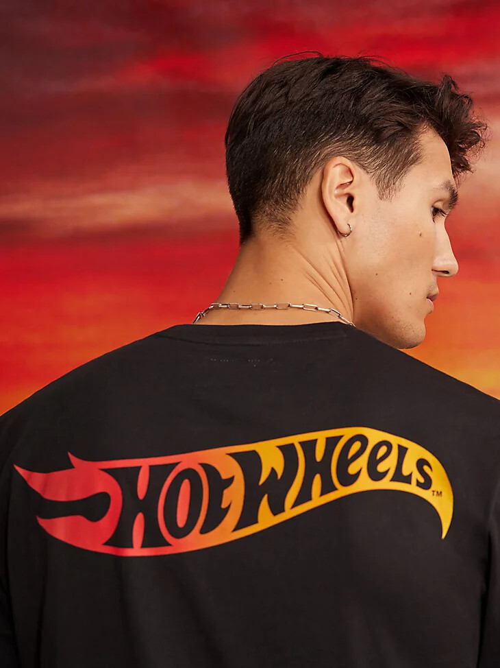 camiseta wrangler x hot wheels flaming bronco para hombre color negro
