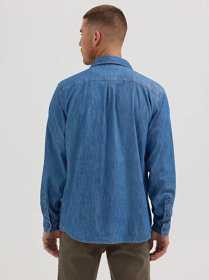 camisa elástica de corte relajado para hombre lavado medio