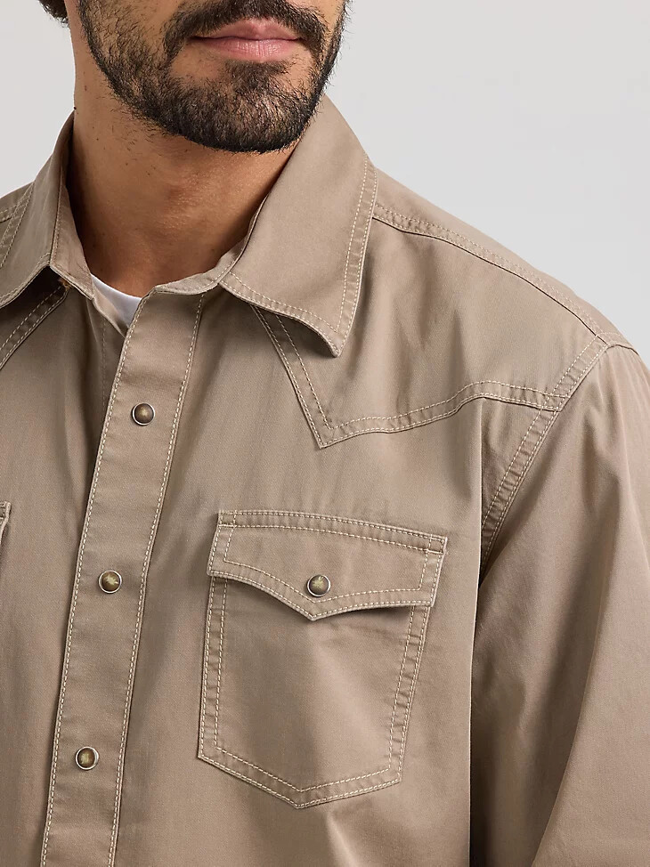 camisa wrangler retro premium western con broches lisos en color topo para hombre