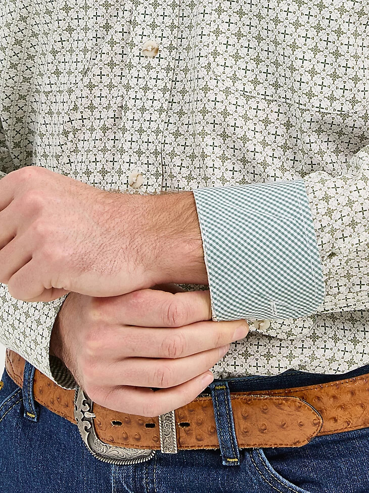 camisa wrangler george strait de manga larga con botones y dos bolsillos color tostado