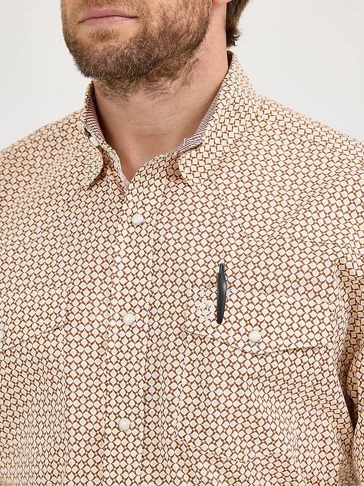 camisa western de manga larga con broches wrangler george strait troubadour y superposición de chocolate