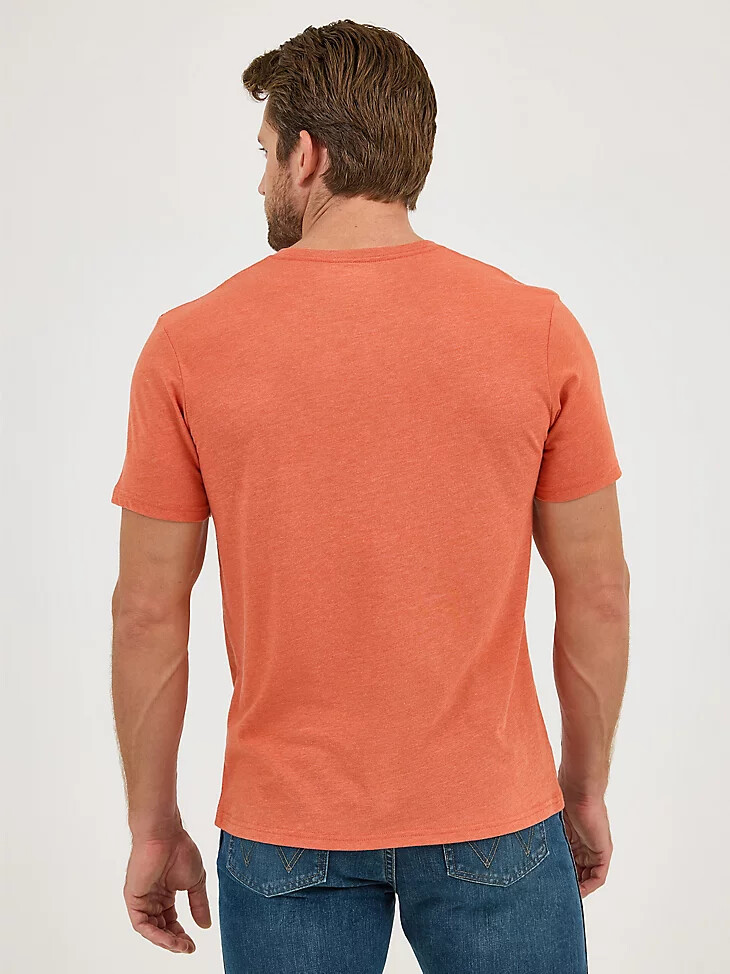 camiseta gráfica con emblema de cuerda wrangler para hombre sienna bison