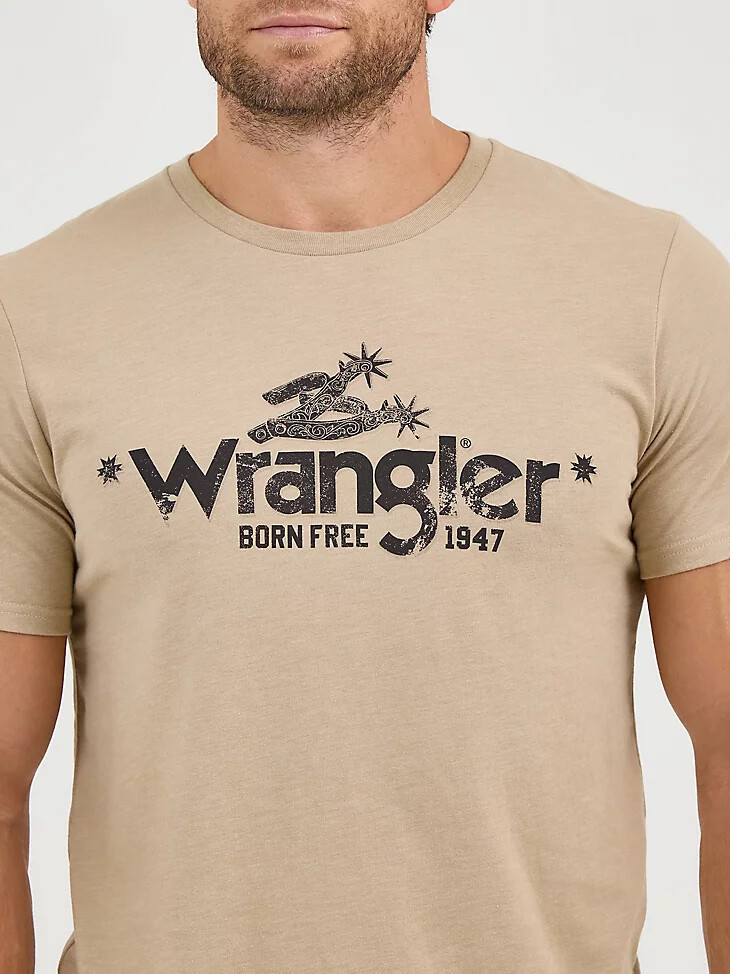 camiseta gráfica wrangler born free para hombre en beige spur