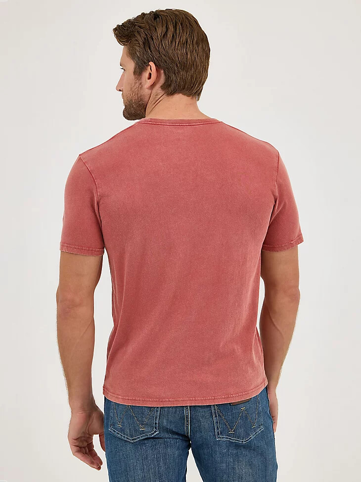 camiseta wrangler crafted with pride para hombre marsala