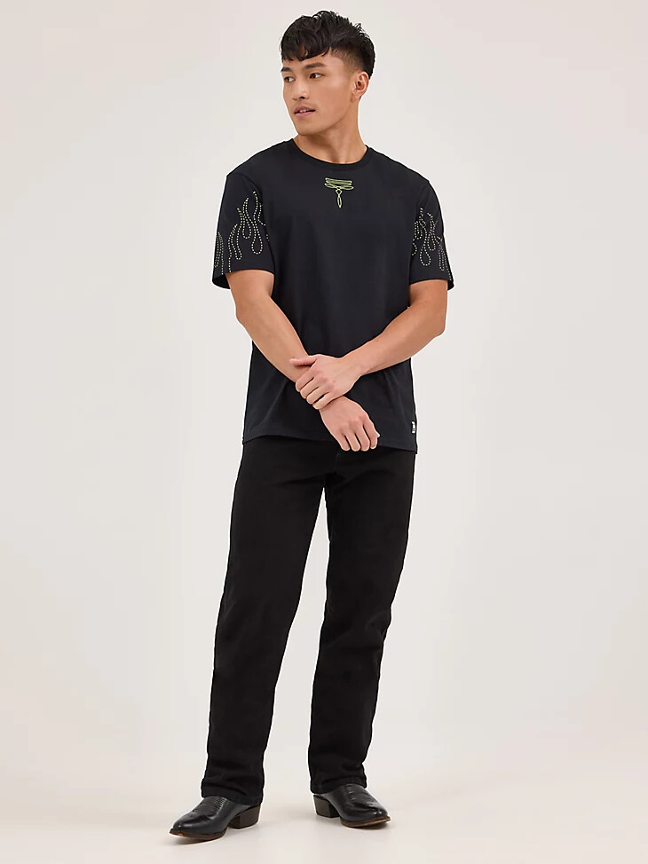 camiseta negra the bronc de wrangler x happy socks