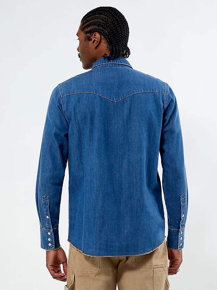 camisa vaquera wrangler x pacsun para hombre con lavado vaquero