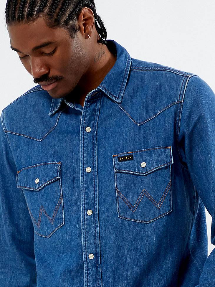 camisa vaquera wrangler x pacsun para hombre con lavado vaquero