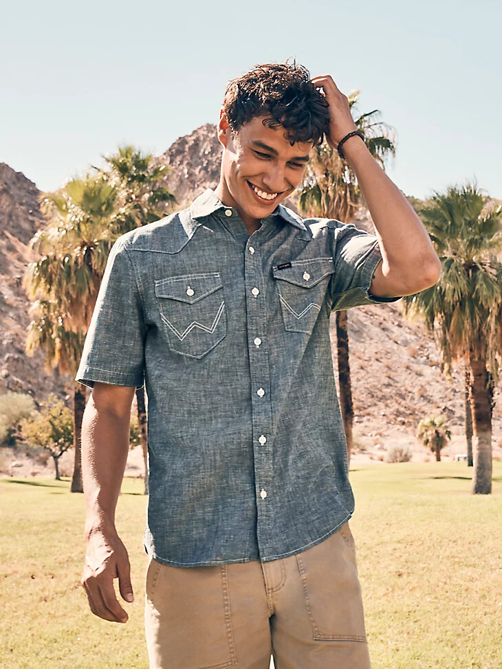 camisa de manga corta de cambray para hombre estilo vintage oscuro
