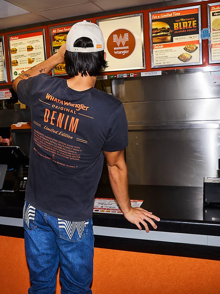 camiseta wrangler x whataburger ingredient para hombre color negro descolorido