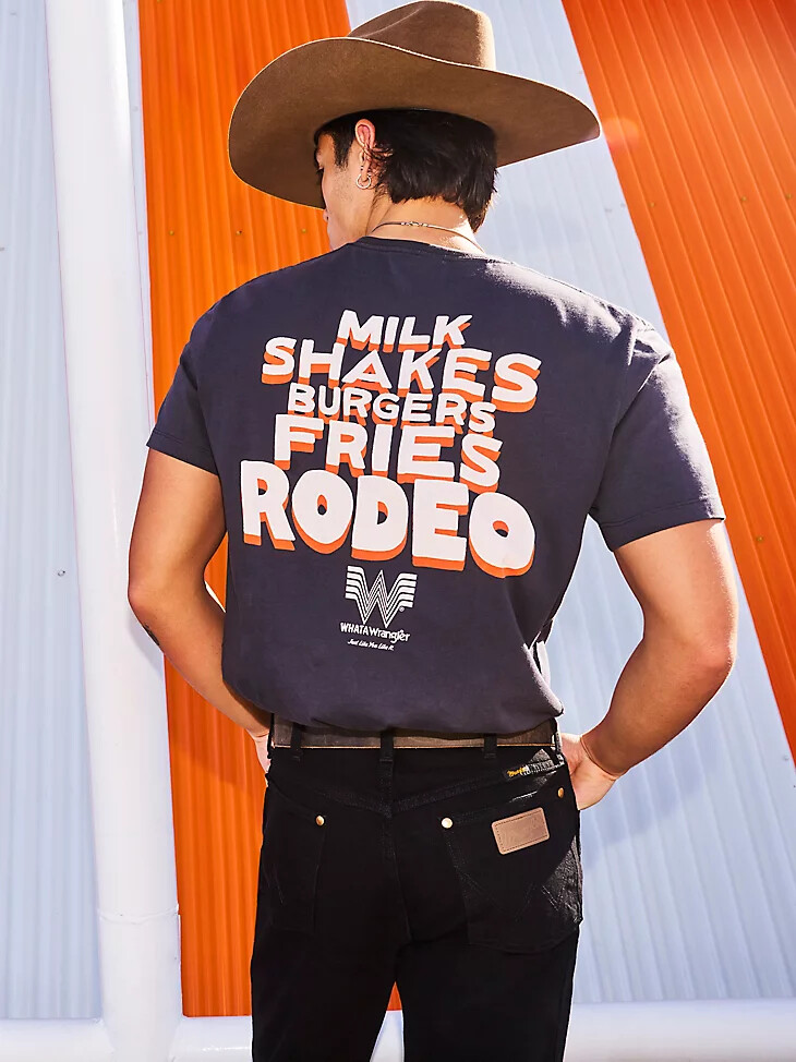 camiseta gráfica vaquera wrangler x whataburger para hombre color negro descolorido