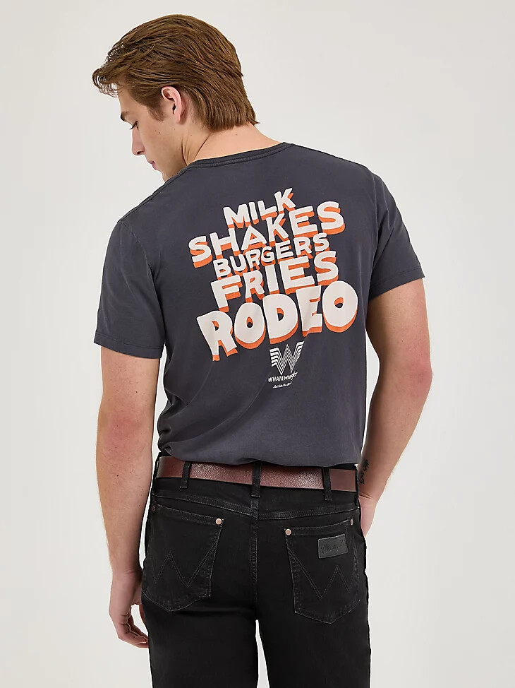 camiseta gráfica vaquera wrangler x whataburger para hombre color negro descolorido