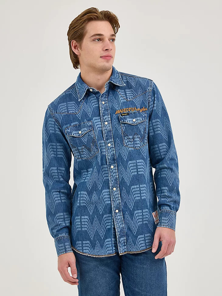camisa con estampado occidental wrangler x whataburger con lavado vaquero