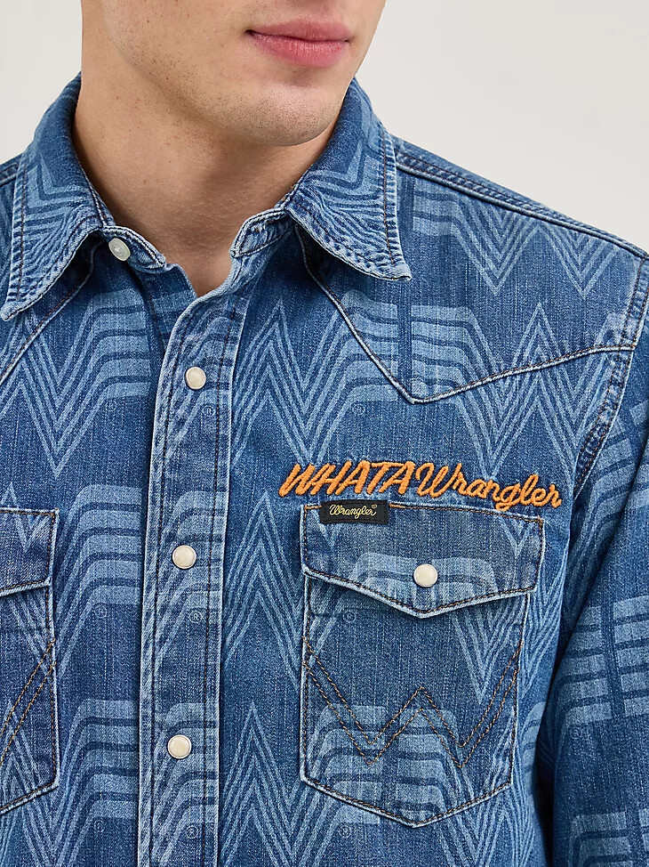 camisa con estampado occidental wrangler x whataburger con lavado vaquero