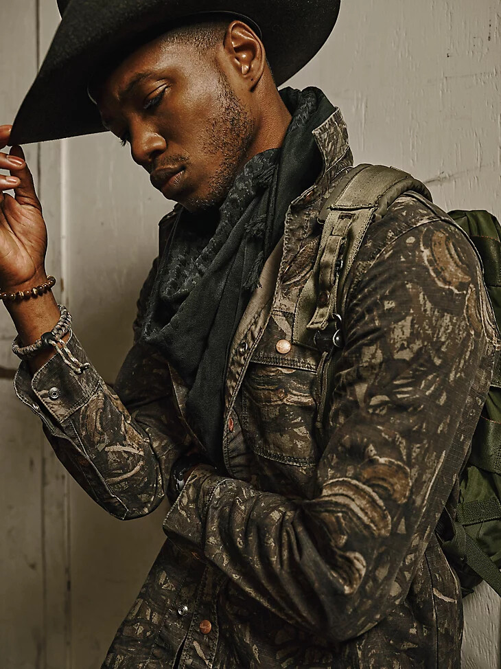 camisa de camuflaje cordyceps de wrangler x the last of us