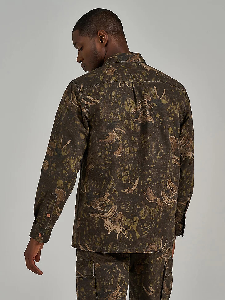 camisa de camuflaje cordyceps de wrangler x the last of us